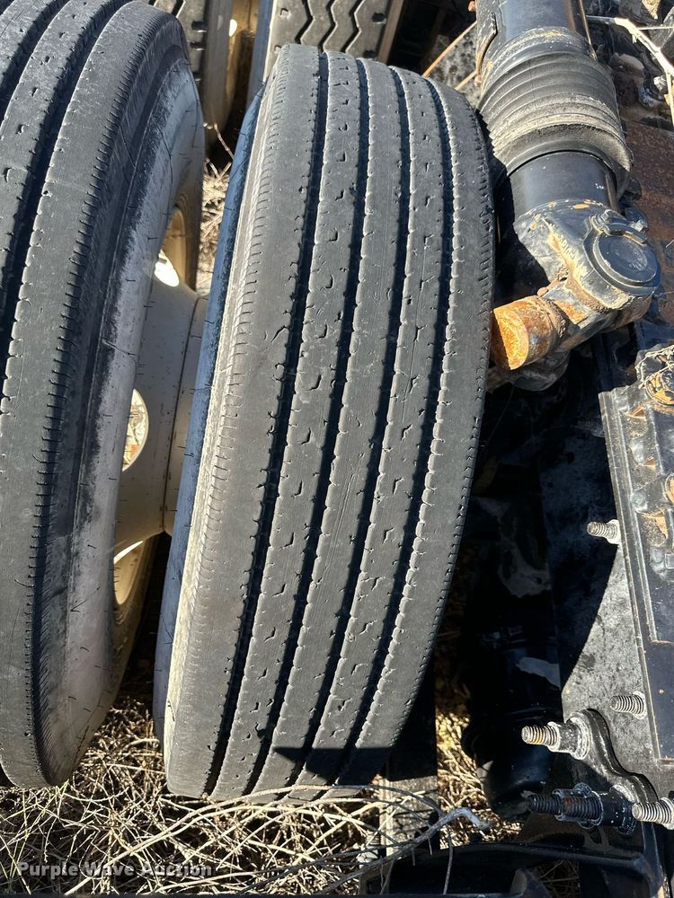 image for item DH1842 2013 International 8600  semi truck