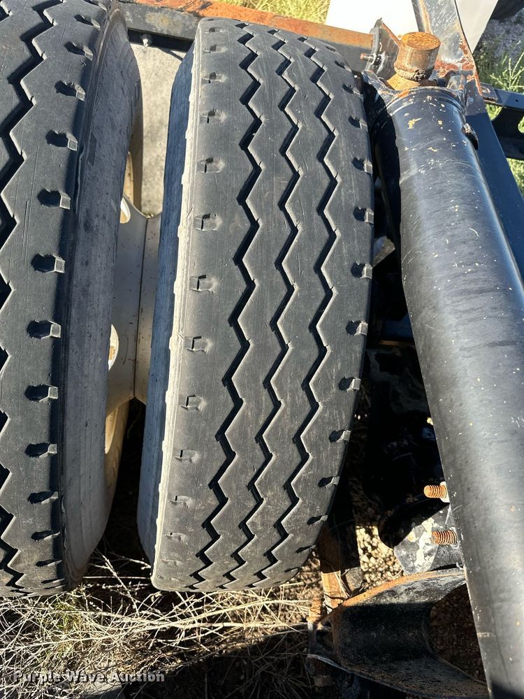 image for item DH1842 2013 International 8600  semi truck