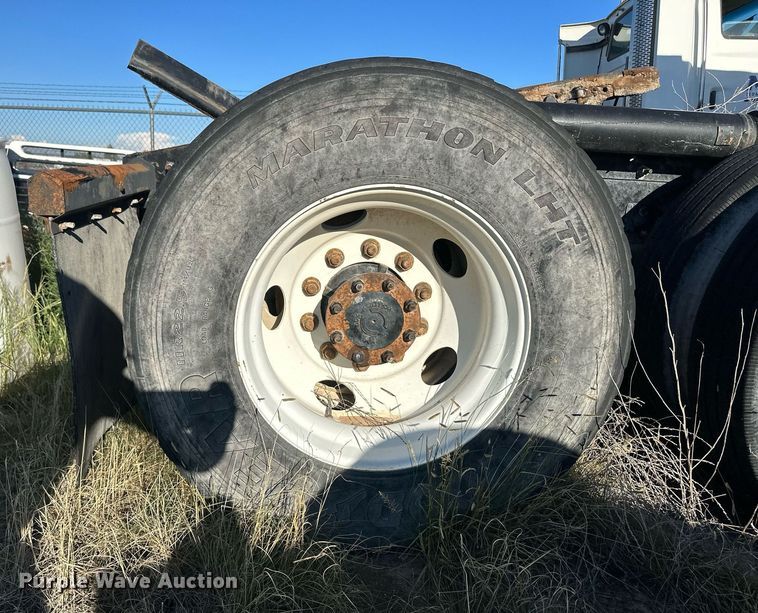 image for item DH1842 2013 International 8600  semi truck