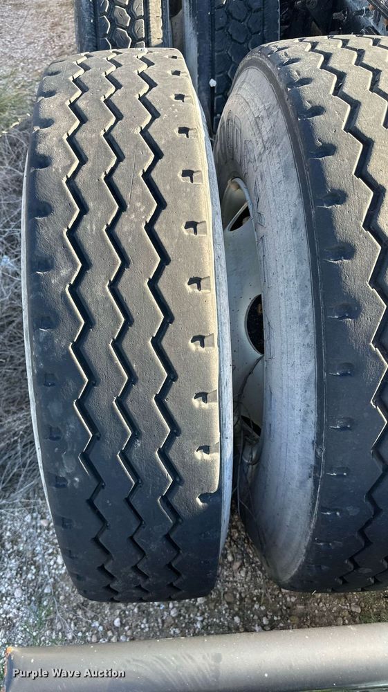 image for item DH1842 2013 International 8600  semi truck