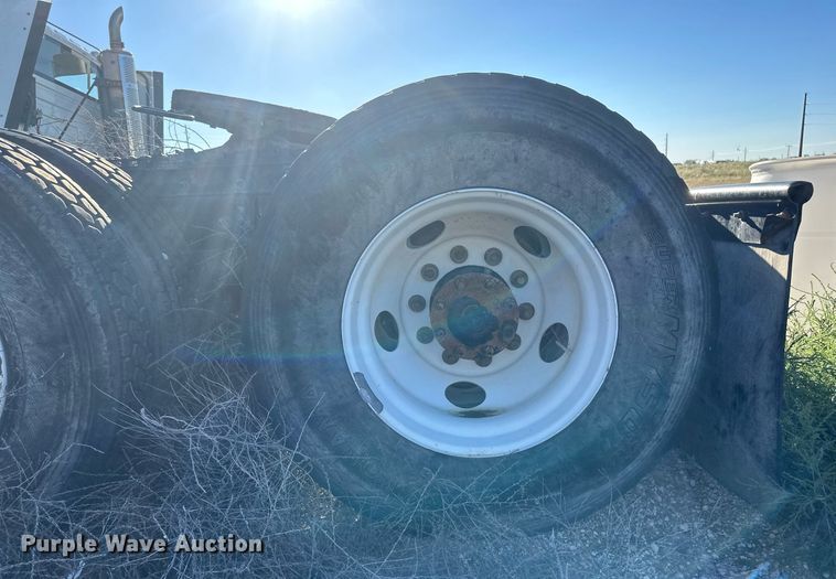 image for item DH1842 2013 International 8600  semi truck