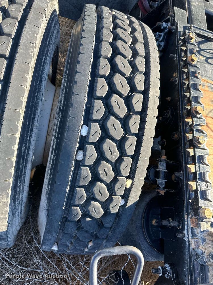 image for item DH1842 2013 International 8600  semi truck