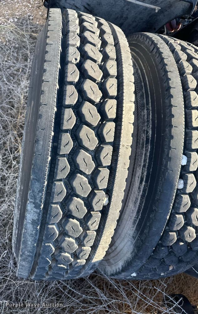 image for item DH1842 2013 International 8600  semi truck