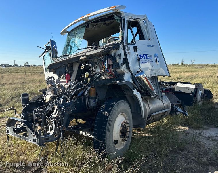 image for item DH1843 2011 International ProStar Plus  semi truck