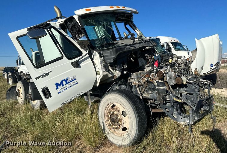 image for item DH1843 2011 International ProStar Plus  semi truck