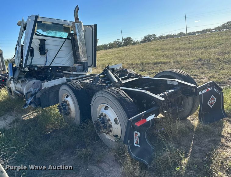 image for item DH1843 2011 International ProStar Plus  semi truck