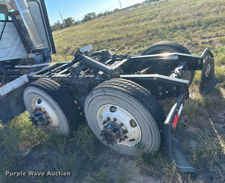 image for item DH1843 2011 International ProStar Plus  semi truck