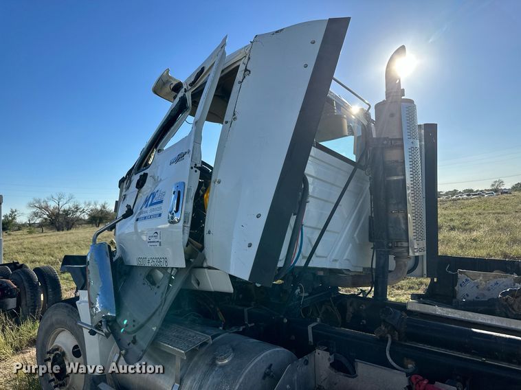 image for item DH1843 2011 International ProStar Plus  semi truck