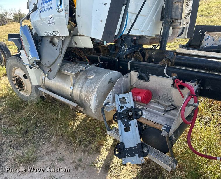 image for item DH1843 2011 International ProStar Plus  semi truck