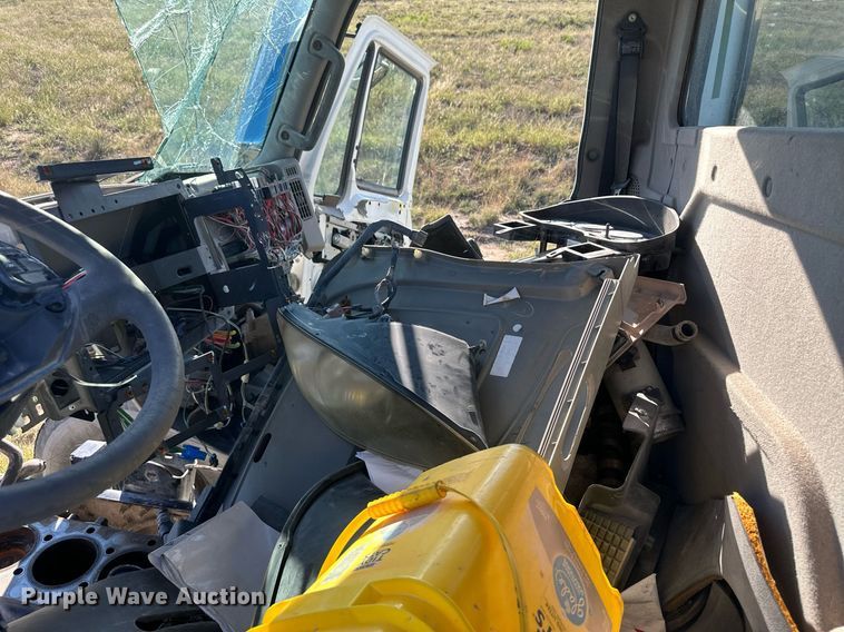 image for item DH1843 2011 International ProStar Plus  semi truck