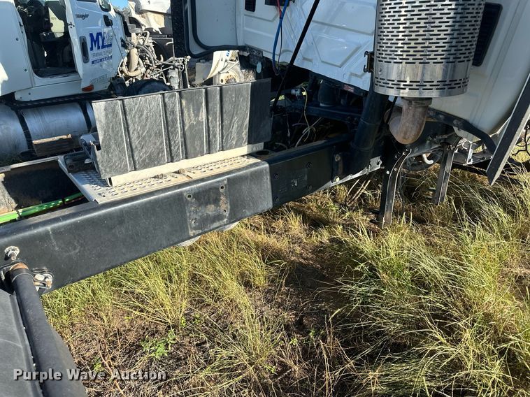 image for item DH1843 2011 International ProStar Plus  semi truck