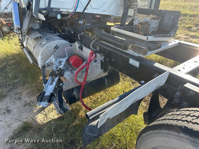 image for item DH1843 2011 International ProStar Plus  semi truck