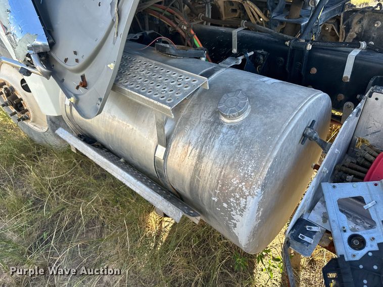 image for item DH1843 2011 International ProStar Plus  semi truck