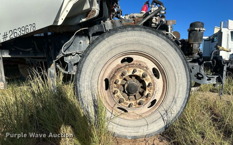 image for item DH1843 2011 International ProStar Plus  semi truck