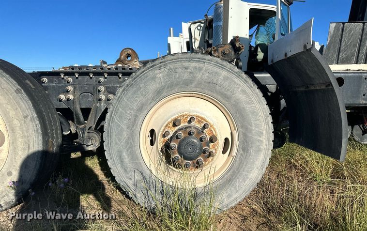 image for item DH1843 2011 International ProStar Plus  semi truck