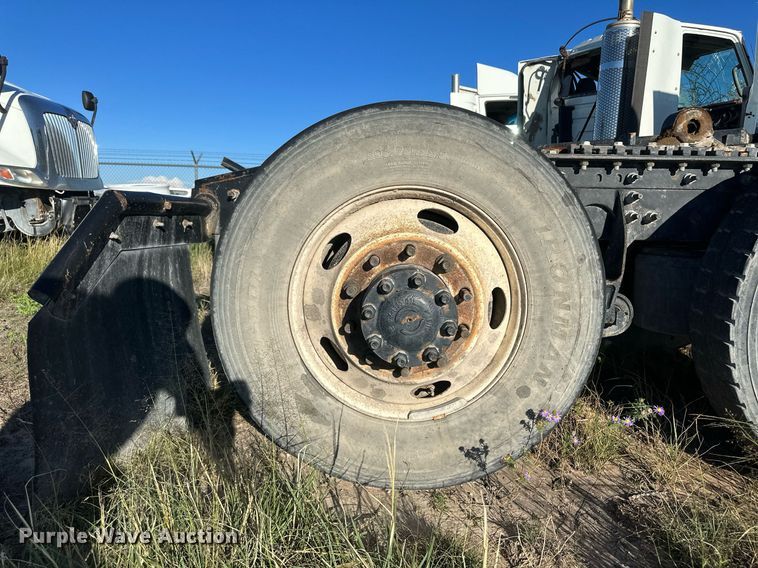 image for item DH1843 2011 International ProStar Plus  semi truck