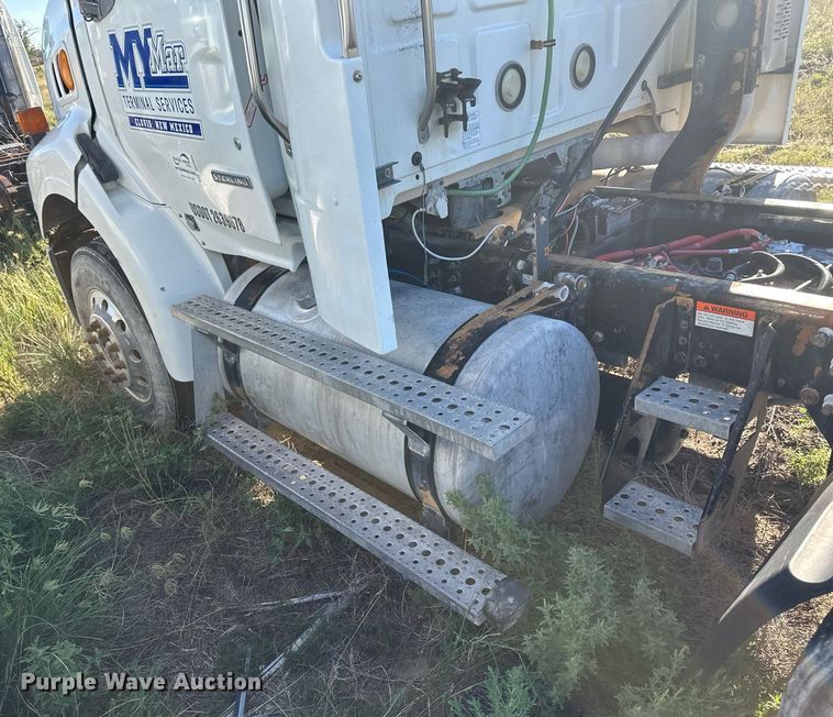 image for item DH1844 2007 Sterling AT9500  semi truck