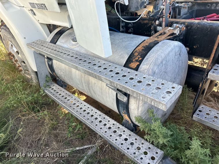 image for item DH1844 2007 Sterling AT9500  semi truck