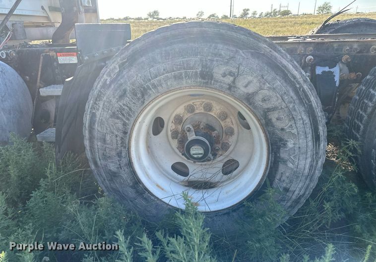 image for item DH1844 2007 Sterling AT9500  semi truck