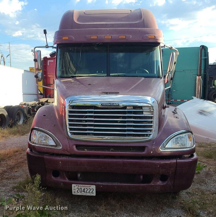 image for item DK4114 2005 Freightliner Columbia  semi truck