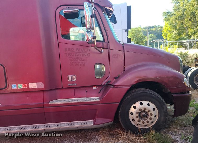 image for item DK4114 2005 Freightliner Columbia  semi truck