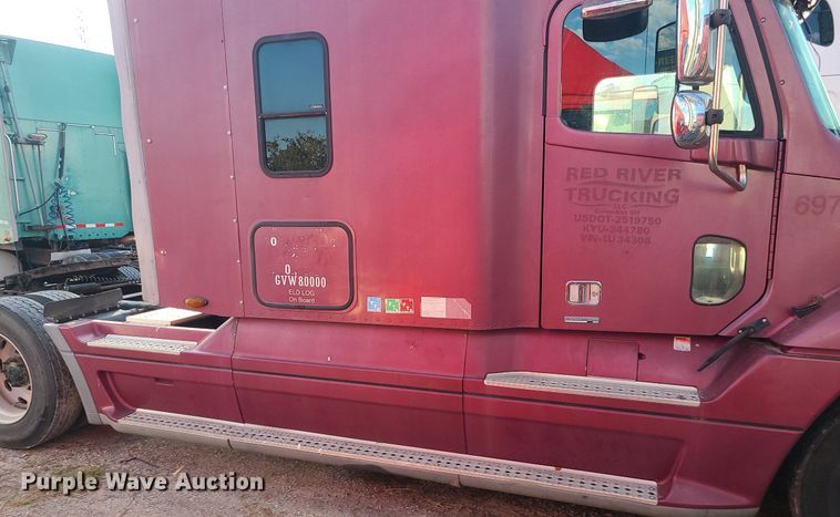 image for item DK4114 2005 Freightliner Columbia  semi truck