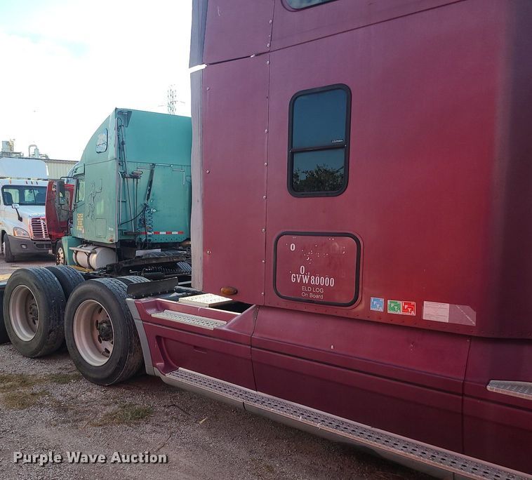 image for item DK4114 2005 Freightliner Columbia  semi truck