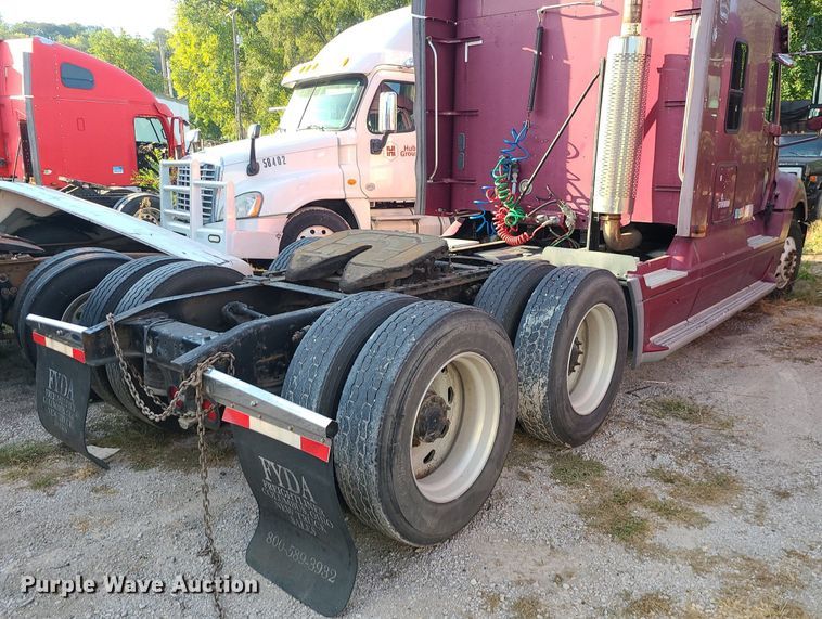 image for item DK4114 2005 Freightliner Columbia  semi truck