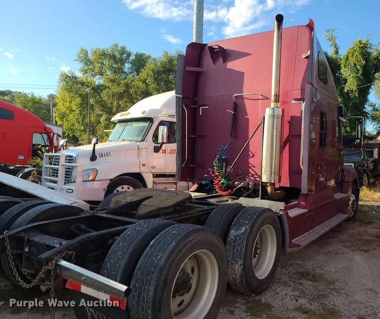 image for item DK4114 2005 Freightliner Columbia  semi truck