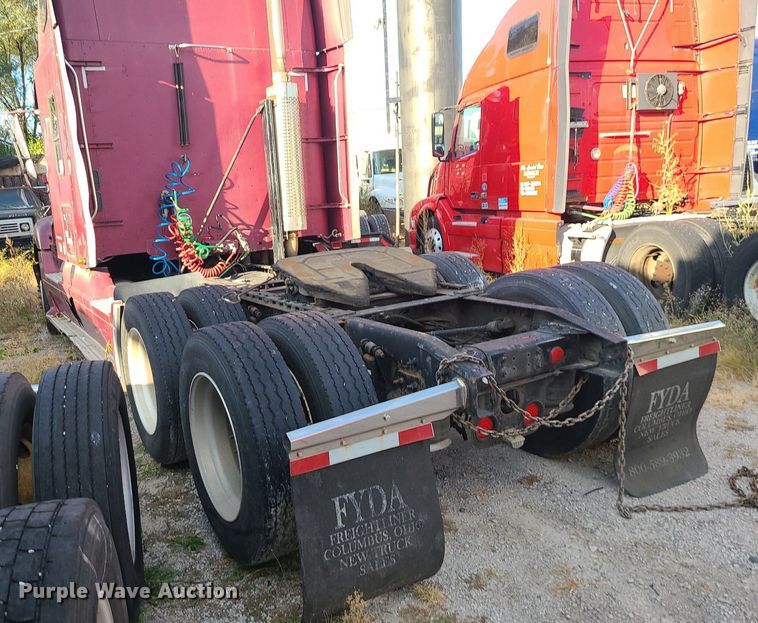 image for item DK4114 2005 Freightliner Columbia  semi truck