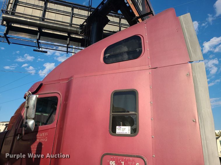 image for item DK4114 2005 Freightliner Columbia  semi truck