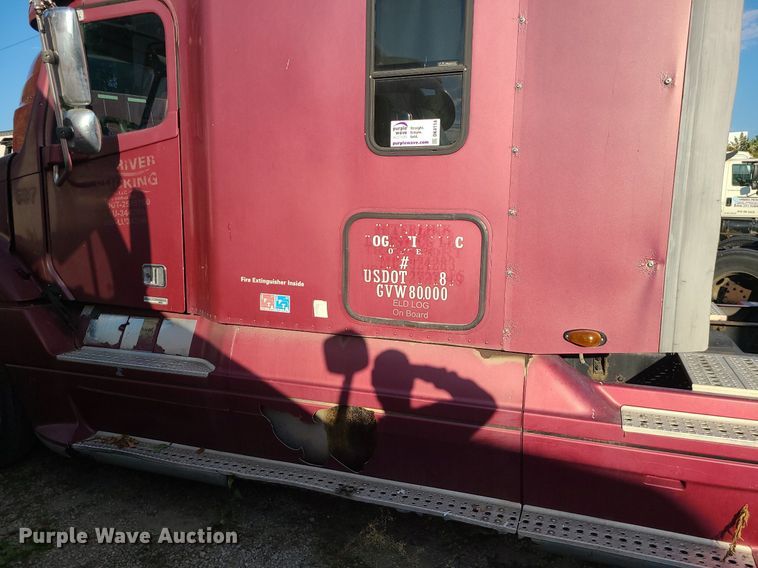 image for item DK4114 2005 Freightliner Columbia  semi truck