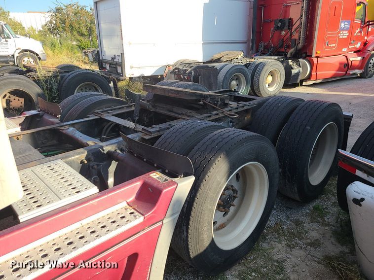 image for item DK4114 2005 Freightliner Columbia  semi truck