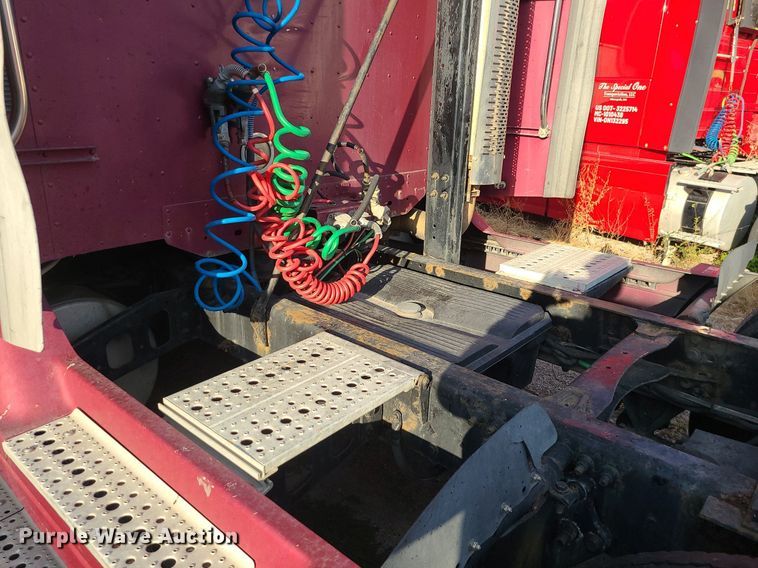 image for item DK4114 2005 Freightliner Columbia  semi truck