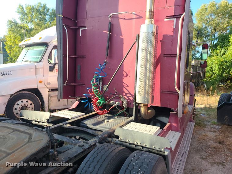 image for item DK4114 2005 Freightliner Columbia  semi truck