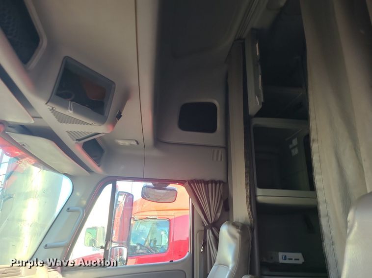 image for item DK4114 2005 Freightliner Columbia  semi truck