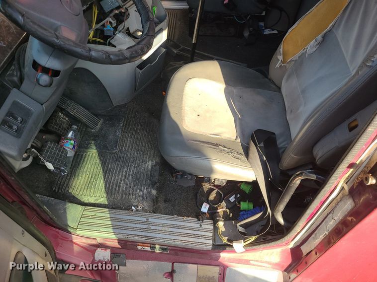 image for item DK4114 2005 Freightliner Columbia  semi truck