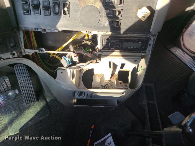 image for item DK4114 2005 Freightliner Columbia  semi truck