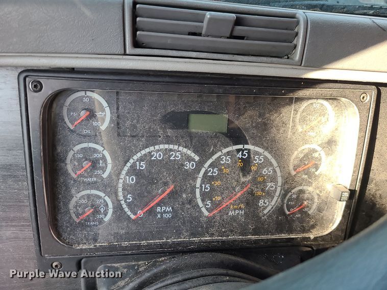 image for item DK4114 2005 Freightliner Columbia  semi truck