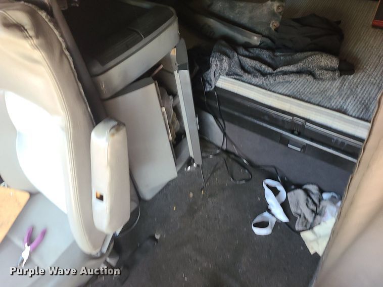 image for item DK4114 2005 Freightliner Columbia  semi truck