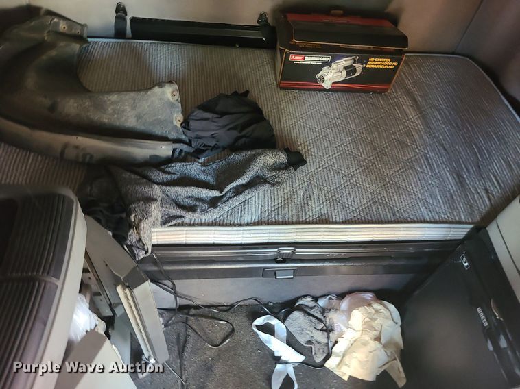 image for item DK4114 2005 Freightliner Columbia  semi truck