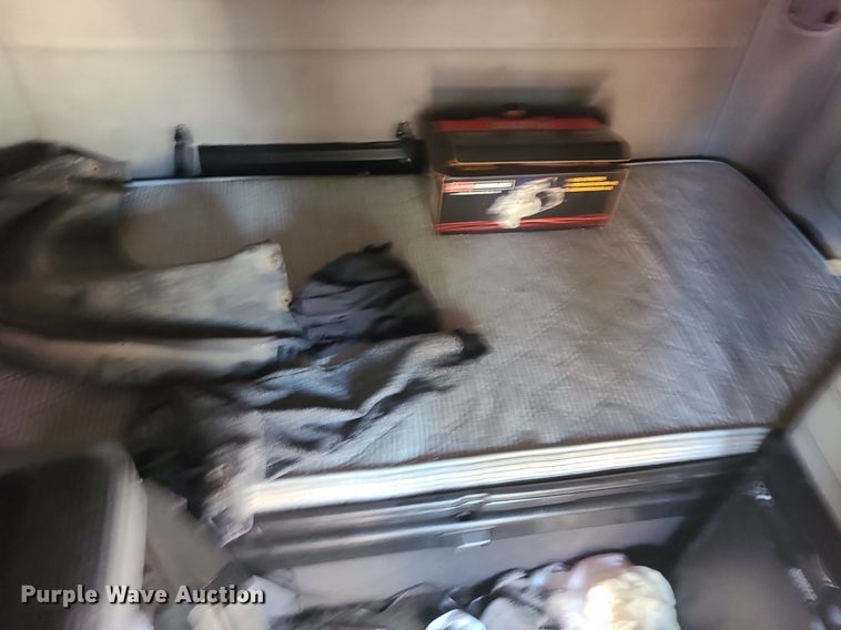 image for item DK4114 2005 Freightliner Columbia  semi truck