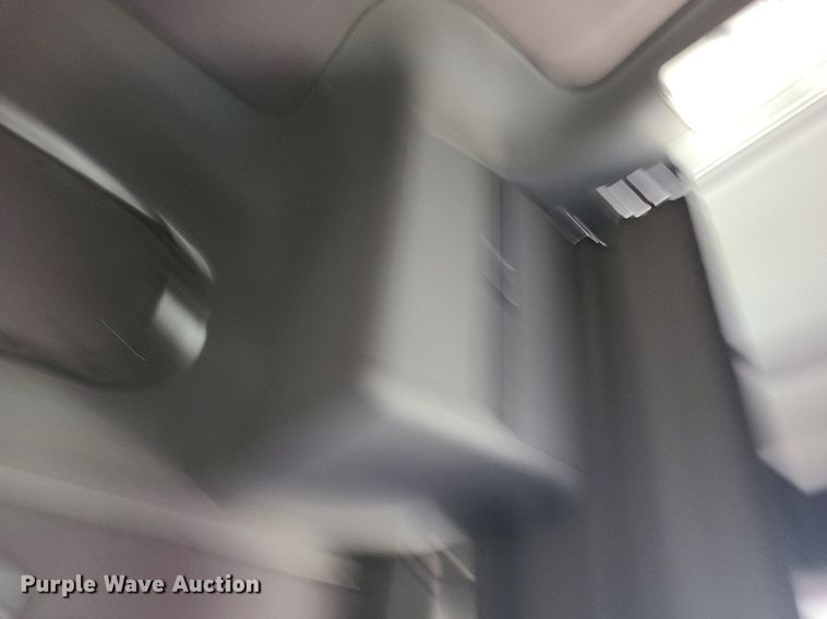 image for item DK4114 2005 Freightliner Columbia  semi truck