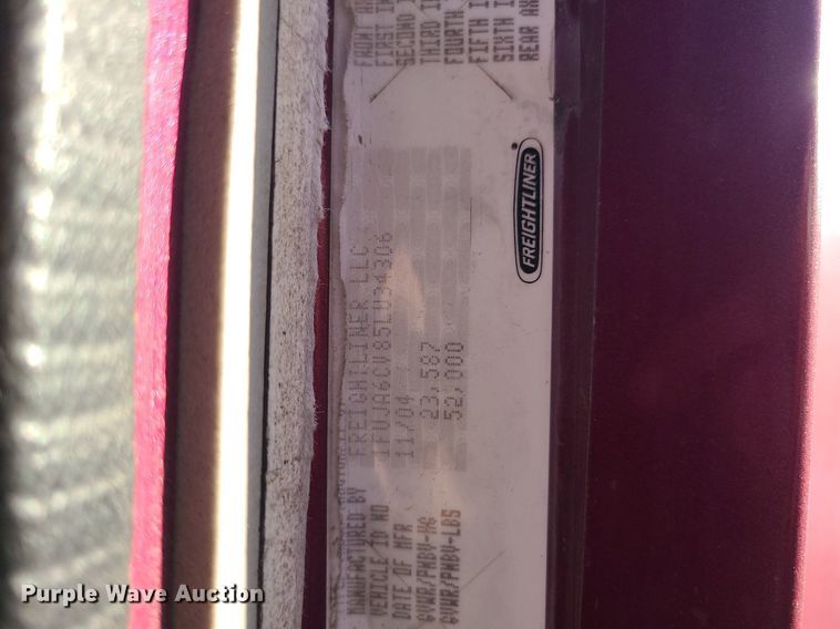 image for item DK4114 2005 Freightliner Columbia  semi truck