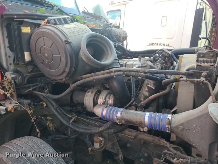 image for item DK4114 2005 Freightliner Columbia  semi truck