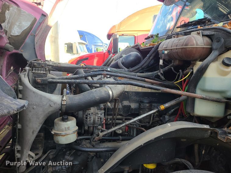 image for item DK4114 2005 Freightliner Columbia  semi truck