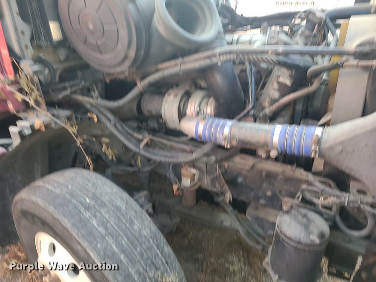 image for item DK4114 2005 Freightliner Columbia  semi truck