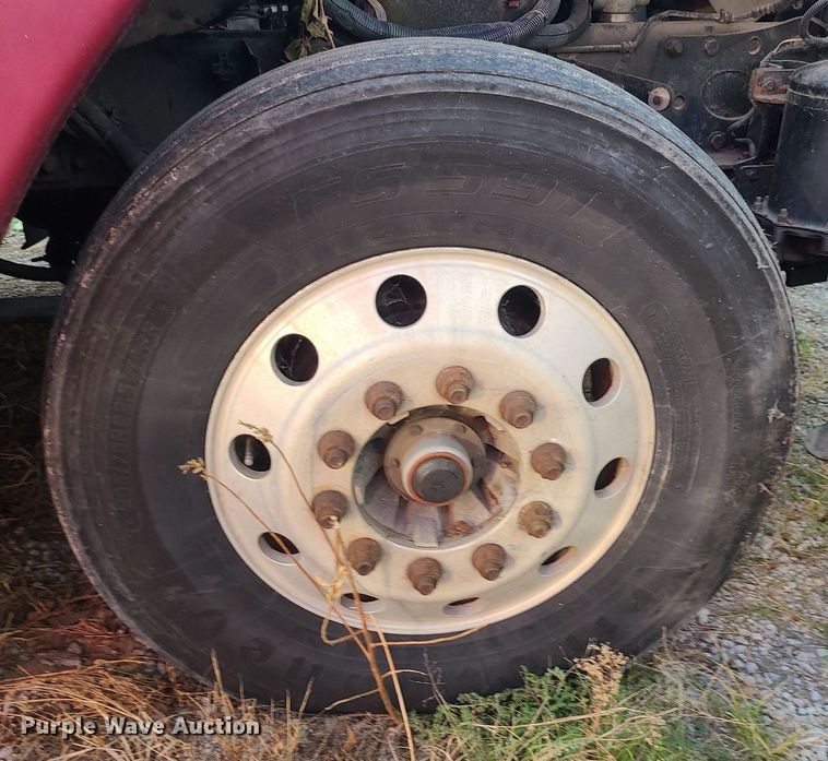 image for item DK4114 2005 Freightliner Columbia  semi truck