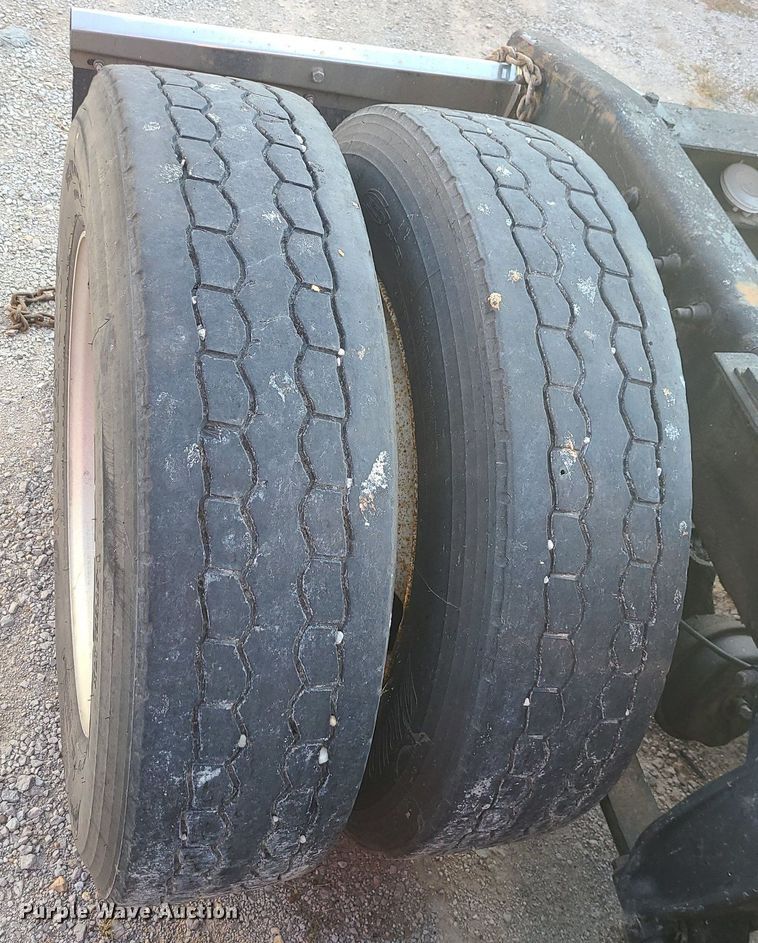 image for item DK4114 2005 Freightliner Columbia  semi truck