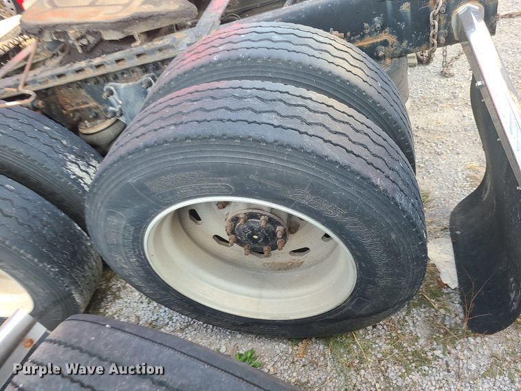 image for item DK4114 2005 Freightliner Columbia  semi truck